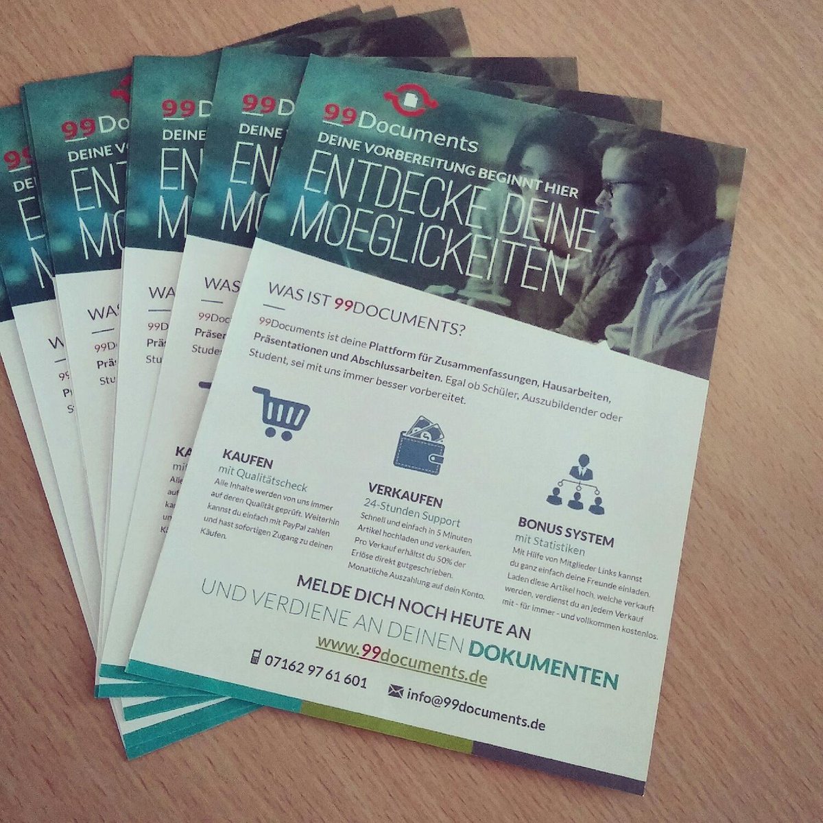 AdZurro's tweet photo. Unsere ersten Flyer sind soeben angekommen. Wie gefällt euch das Design? #99documents http://t.co/Z0de7LnMBN