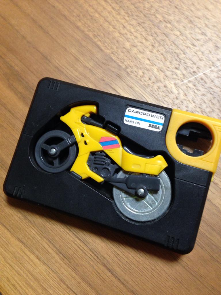 かみかず Twitter પર 楽しみにしていた セガ カードパワー ハングオン が届く 懐かしい カードサイズの本体からバイクが飛び出して疾走するのは ケースの中で完結する ものが多い ポケットメイトとは違う爽快さ 今見てもこのつくりは素晴らしい Http T Co