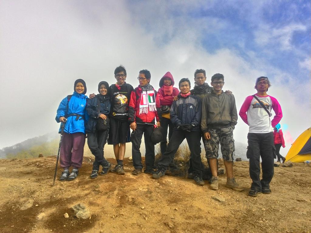 PetaAlam's tweet photo. #GUNTUR #2.249mdpl #05sep2015 (bukan fisiknya aja yang harus di siapin, tetapi mentalnya juga) http://t.co/qUZmIq4W3j