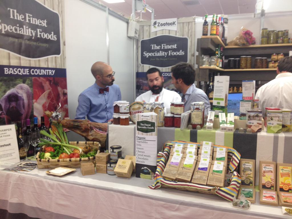 PureMaplers's tweet photo. Masterchef's #TonyRudd visiting our neighbours @zooteek earlier @Speciality_Food #SFFF15 http://t.co/jMam4keQSF