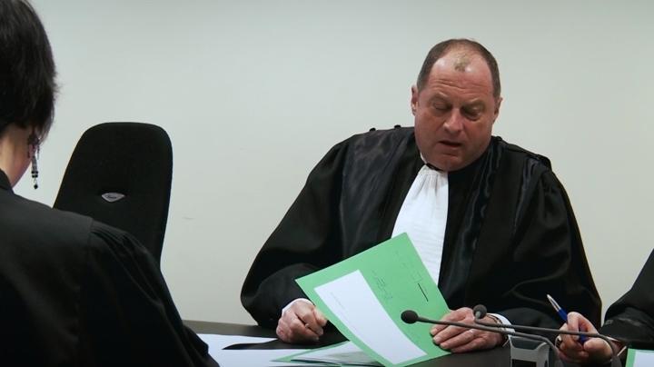 Beklaagden verantwoorden zich voor hun daden. #derechtbank, vanavond om 21u. facebook.com/DeRechtbank/vi…