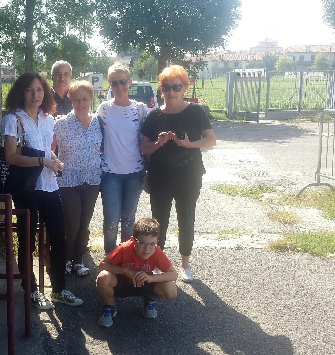 Ecco i primi abbonati alla <a href="/PallCantu/">Pallacanestro Cantù</a> per la stagione 2015- 2016 #UnSoloAmore