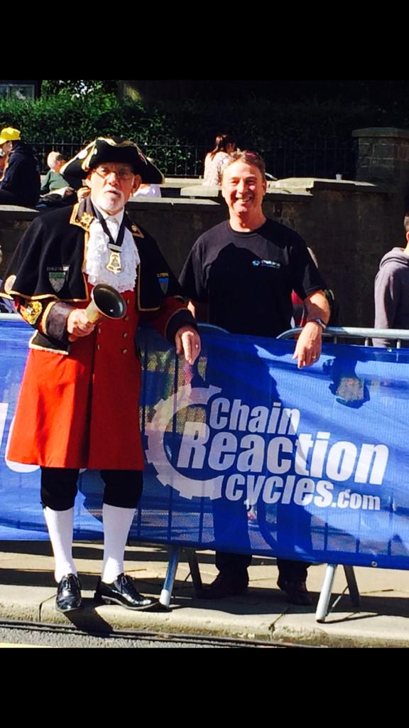 DALTONPRINT's tweet photo. Hear ye, Hear ye, our Managing Director David Mattison having a chat with #Clitheroe town crier #avivatourofbritain http://t.co/aP5QZt3oVM