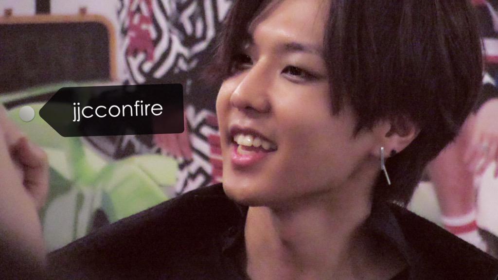 jjcconfire's tweet photo. http://t.co/VmKXJPnQKM looking all sorts of good @ 김포 롯데몰 팬싸인회 (3) http://t.co/ti5mmE0cRq
