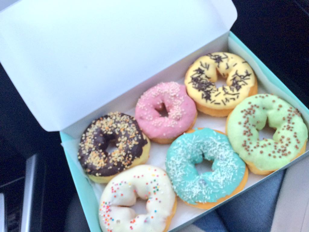 Nastya_Leonova_'s tweet photo. 😋🍩 #magicdonuts копишь-копишь на абонемент в зал и в один прекрасный момент срываешься😅 http://t.co/W0c3YY6v36