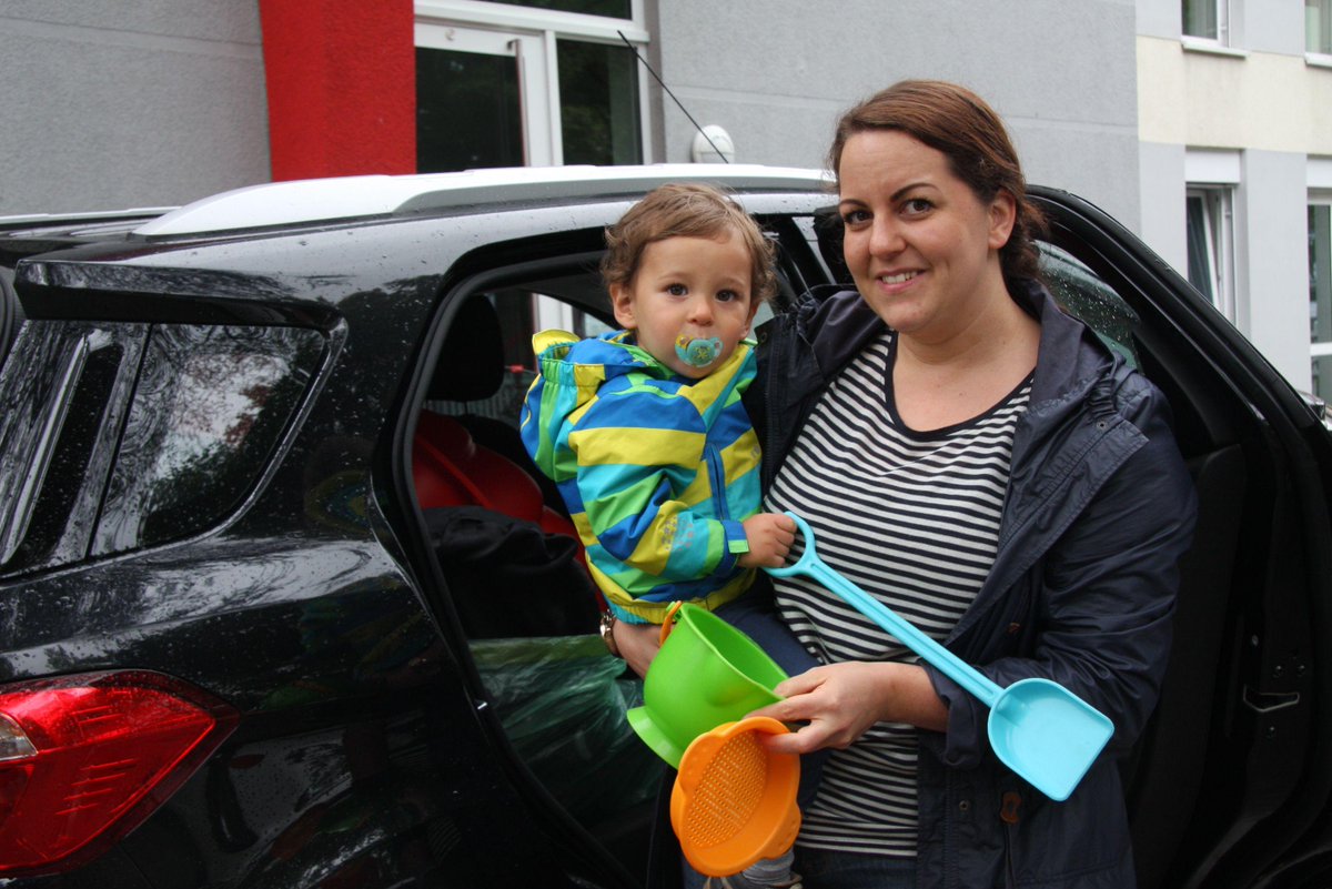 RefugeesRPKoeln's tweet image. Enorme Hilfsbereitschaft für #Flüchtlinge! Vielen Dank! Sammelstelle #Köln-Ostheim!! #refugeeswelcome