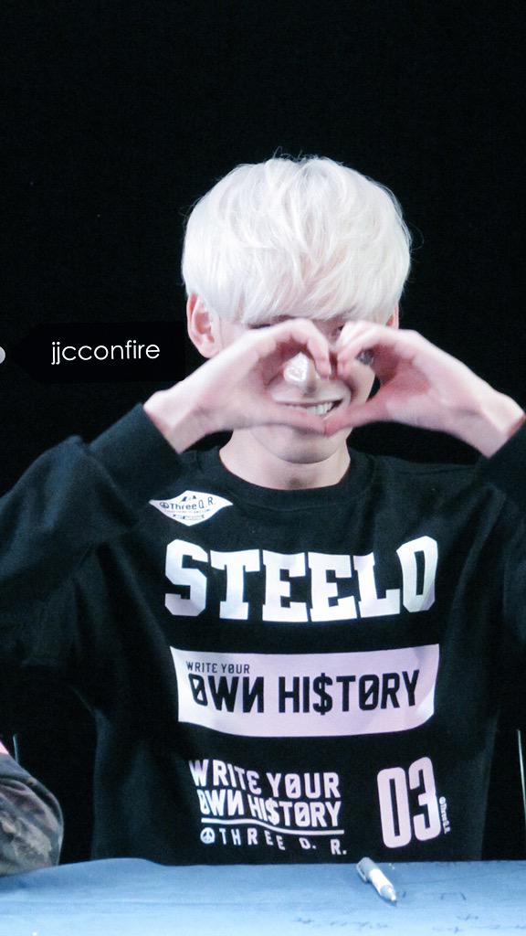 jjcconfire's tweet photo. New member Yul @ 신촌 CGV 팬싸인회 http://t.co/N7nQ9PfzSk