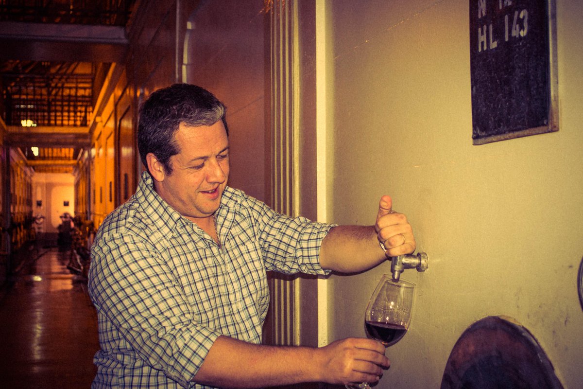 BodegaToneles's tweet photo. Feliz día del Enólogo a Pablo Bassin! Quien con mucha pasión y dedicación lleva adelante el proyecto #Toneles.Salud! http://t.co/tGDFukJpUw