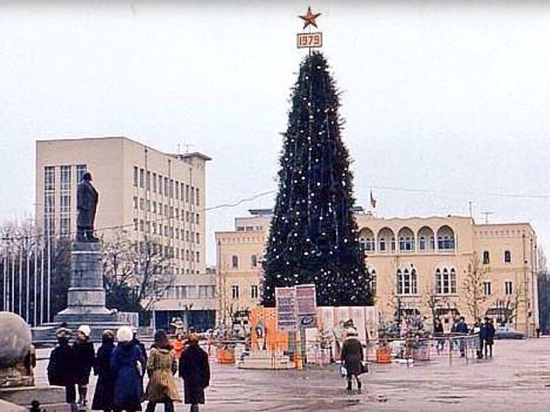 Площадь Ленина. Новогодние праздники. 1979 год.
#СтарыйГрозный