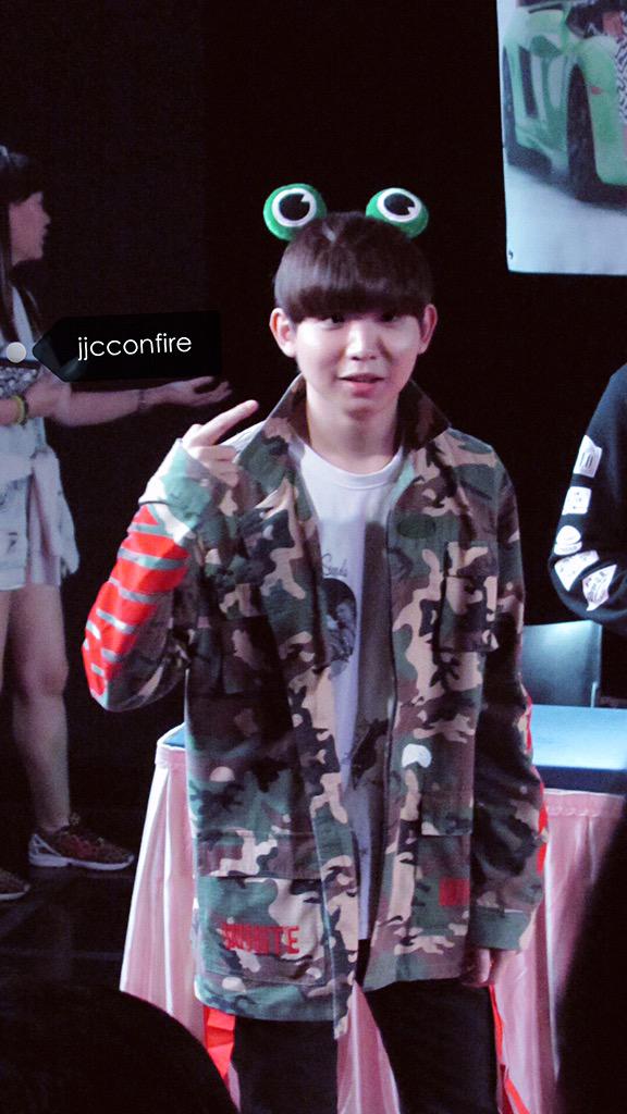 jjcconfire's tweet photo. The cutie Zica @ 신촌 CGV 팬싸인회 
2015.09.05 http://t.co/26ZCYEjrde