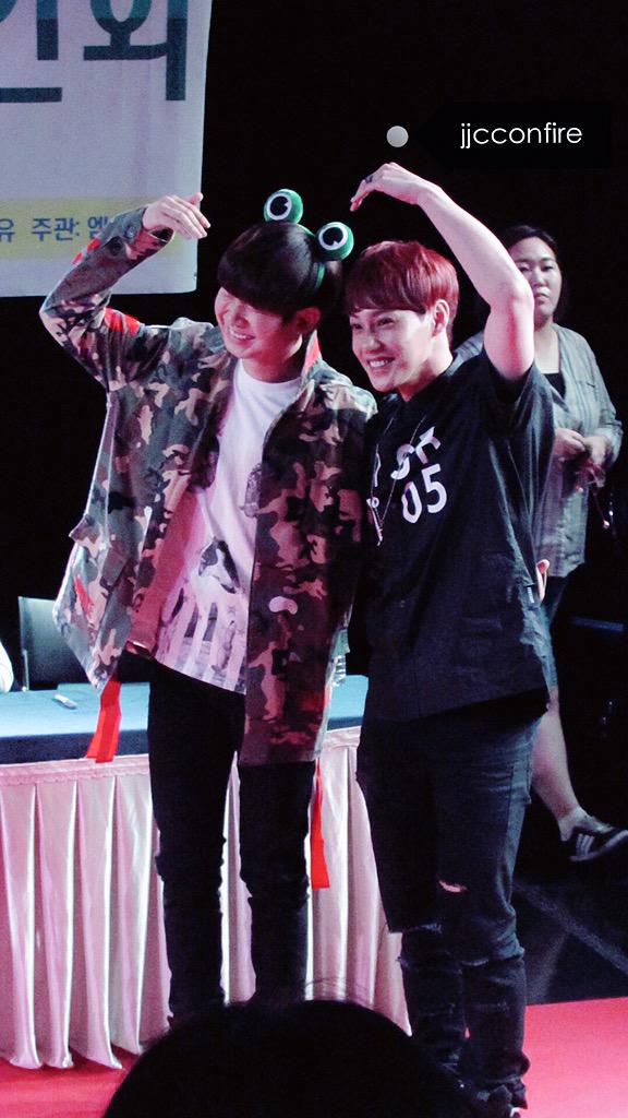 jjcconfire's tweet photo. The cutie Zica @ 신촌 CGV 팬싸인회 
2015.09.05 http://t.co/26ZCYEjrde