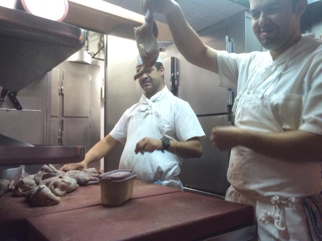 MatanAmira's tweet photo. Finally entering a traditional kitchen #FAVFOOD #FAVBANANAS #AtLosCaracoles http://t.co/JRvvYA1bxq