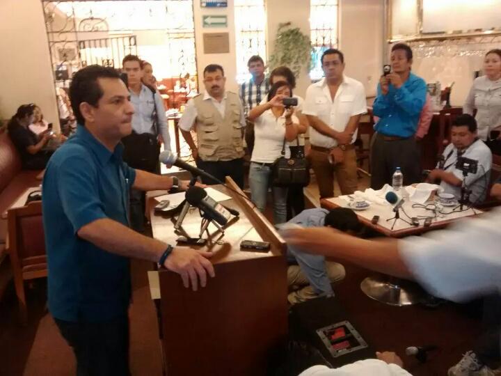 Rechaza <a href="/RaulOjedaZ/">César Raúl Ojeda Z.</a> persecución contra <a href="/JesusAliTabasco/">Jesús Alí</a> sólo busca "llamar la atención", afirma el secretario <a href="/jpahe/">Juan José Padilla Herrera</a>