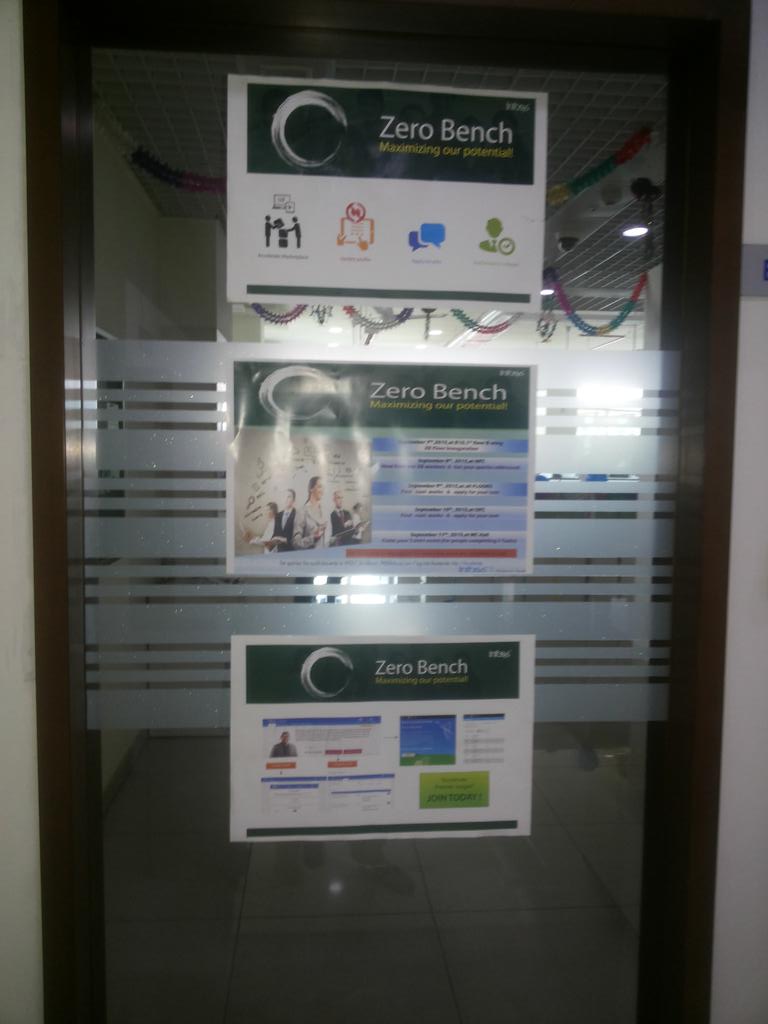 Hyd_Sez_Rocks's tweet photo. Inauguration of Zero Bench floor by DC Head:) #smartinfyhyd http://t.co/VPeRpgYsAY
