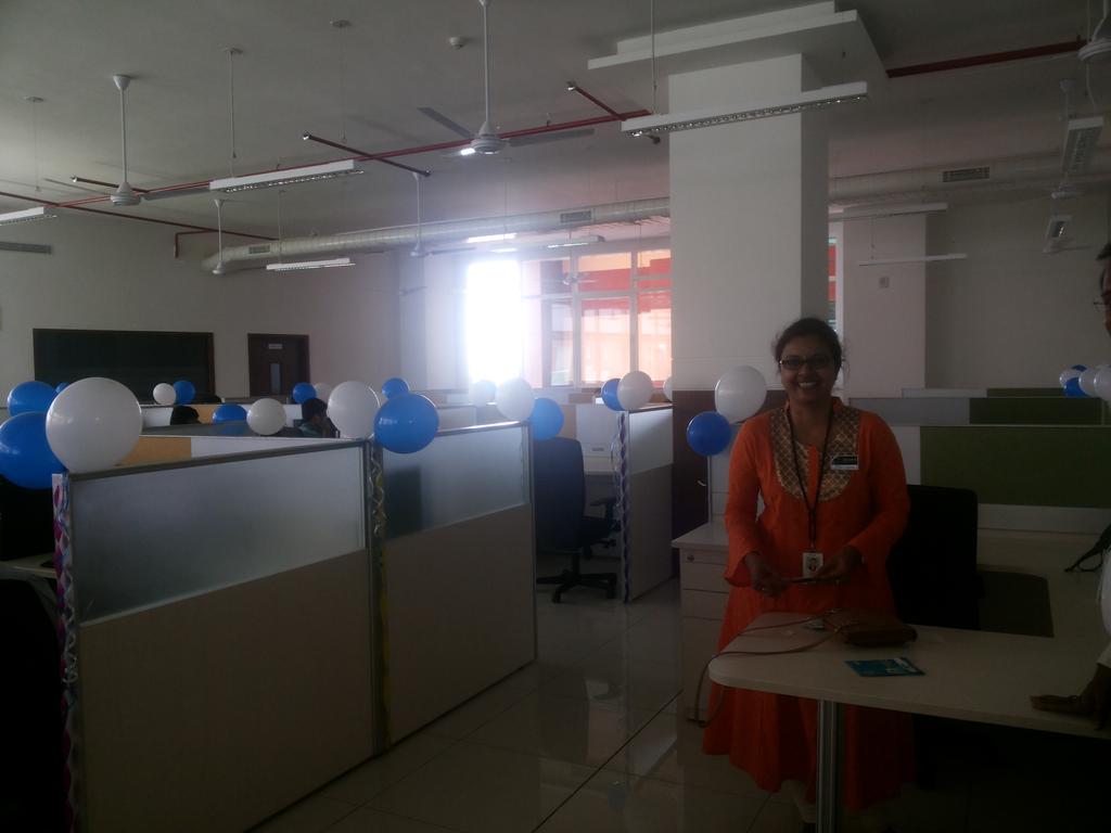 Hyd_Sez_Rocks's tweet photo. Inauguration of Zero Bench floor by DC Head:) #smartinfyhyd http://t.co/VPeRpgYsAY