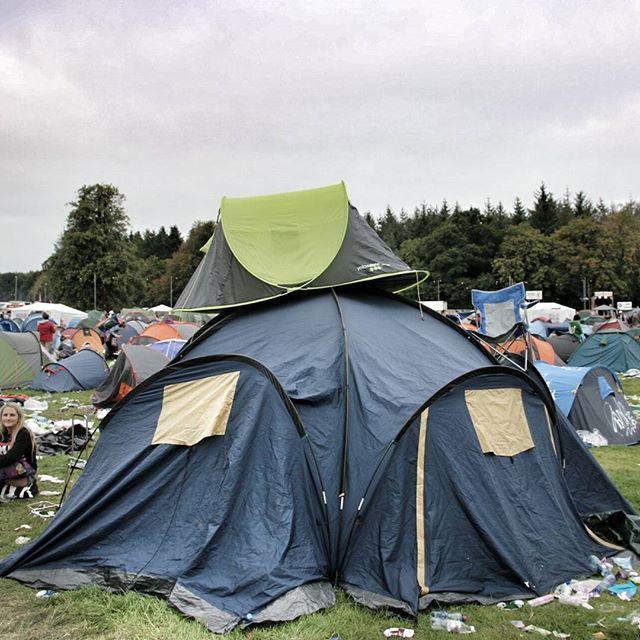 festivalwizards's tweet photo. Day 101. #100nightsofsummer #ep15 #electricpicnic #camping #roughnight http://t.co/GDT55i45Kc