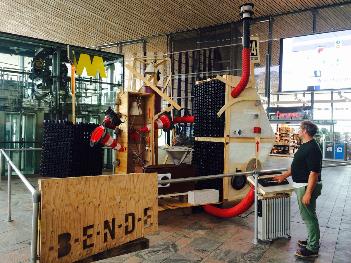 24uurcultuur's tweet photo. De Cultuurmachine op #RdamCS. Ontwerp @das_buro, interpretatie #DeBende. Loop langs en breng de machine tot leven! http://t.co/Aq7huqD3WZ