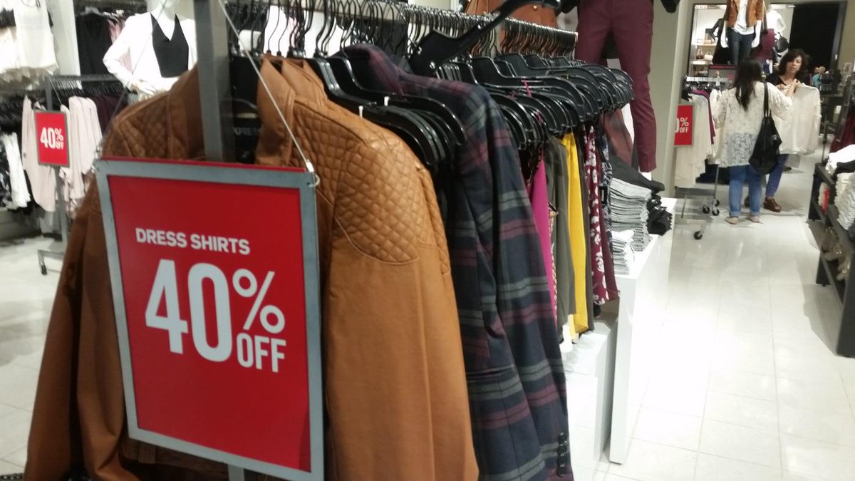 Viewturist's tweet photo. Deceptive advertising @expresslife - why showcase the jackets in this rack if they're not 40% off? #lostcustomer http://t.co/3LWobjpUUy