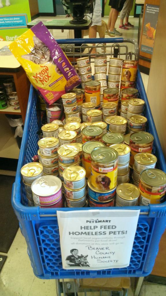 PattyMarie218's tweet photo. @Store591 we are #inspiredbypets to rock this donation drive! 7 hours in and we already have over 300 donations! http://t.co/Dozey40Cf7