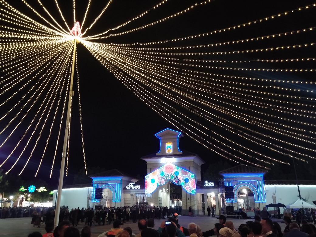 Feria_AB's tweet photo. ABRE LA PUERTA DE HIERROS COMIENZA LA #FeriadeAlbacete http://t.co/sK7sE0tSxm