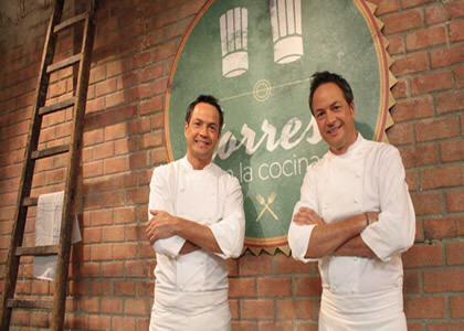 FuentesdeEbro's tweet photo. La DOP Cebolla #FuentesdeEbro en el programa culinario @Torrescocinatve con  @hermanostorres  http://t.co/9YNPhqY3PC http://t.co/AbhgdlwqXv