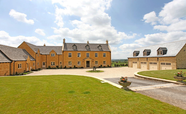 OnTheMarketCom's tweet photo. A remarkable rental property via @PennySinclairOx in fashionable Chipping Norton https://t.co/dgIYdtbcM6 http://t.co/xVRL025aiT