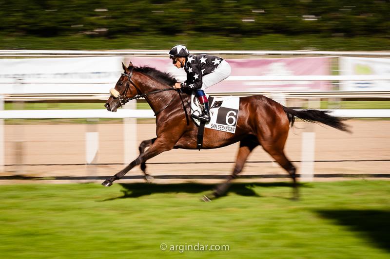 argindar's tweet photo. Alcara Du Bardet con J.B.Hamel, se a impuesto en la 1ª carrera Premio @OndaCero_es #Turff Hipodromo #SanSebastian http://t.co/kZ9l6WkVdr