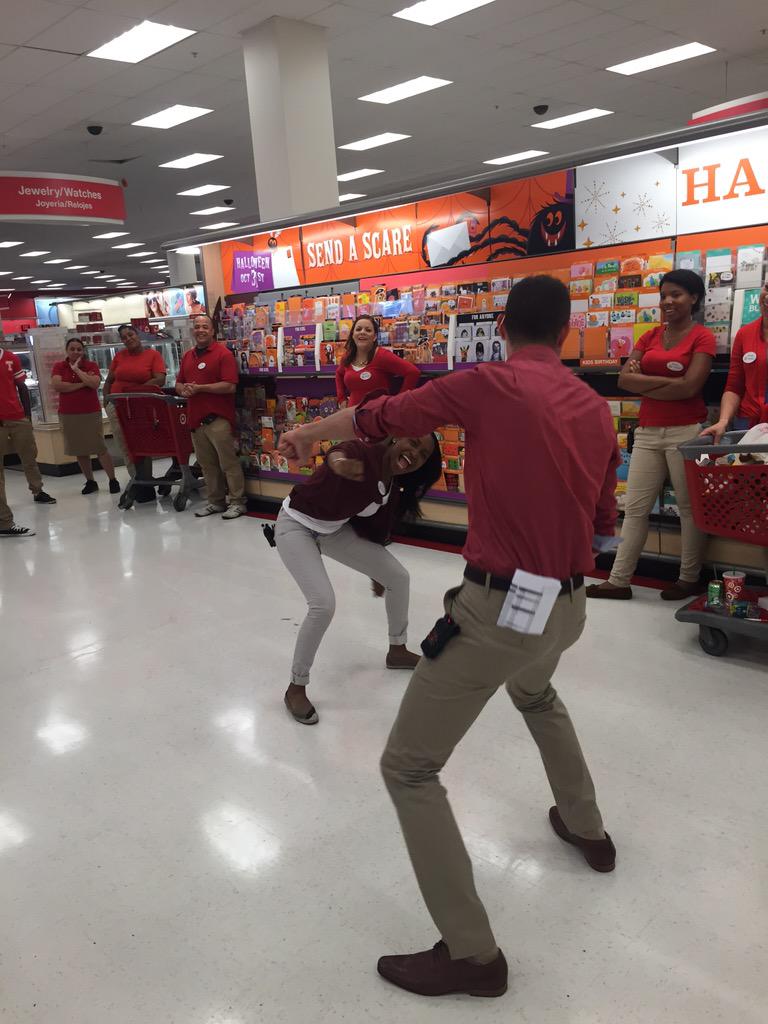 MelDelRed's tweet photo. Congrats on your promotion Chris!! #T2475 #WeWillMissYou #ETLGE #WelcomeToTheHRLife http://t.co/iEflNFytPk