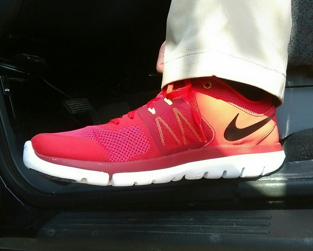 Brandon_T8's tweet photo. Newest member of the red kicks team @_Khari_ http://t.co/tUmdBKkSxa