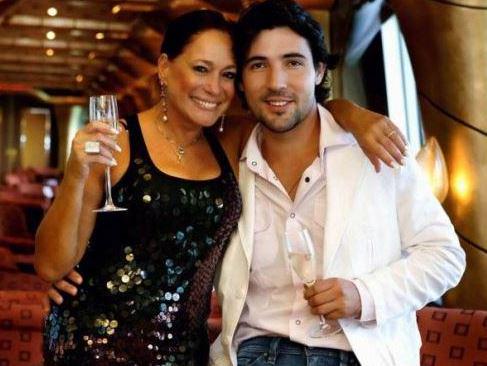 Skokka_BR's tweet photo. Conheça mais sobre os #escorts masculinos, ou a #fichaazul no #blog #Skokka http://t.co/3p5oILs6XD http://t.co/Cm36tQTRaG