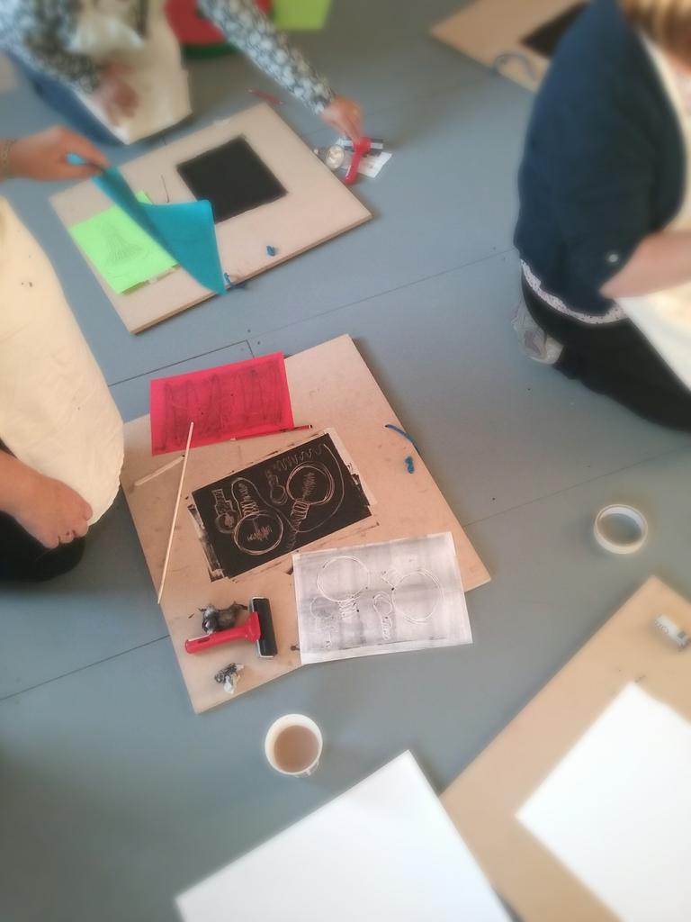GrundyBlackpool's tweet photo. Fantastic illuminations themed monoprinting tonight at #DrawingWorks @abingdonstudios http://t.co/eBu9rJnHbZ