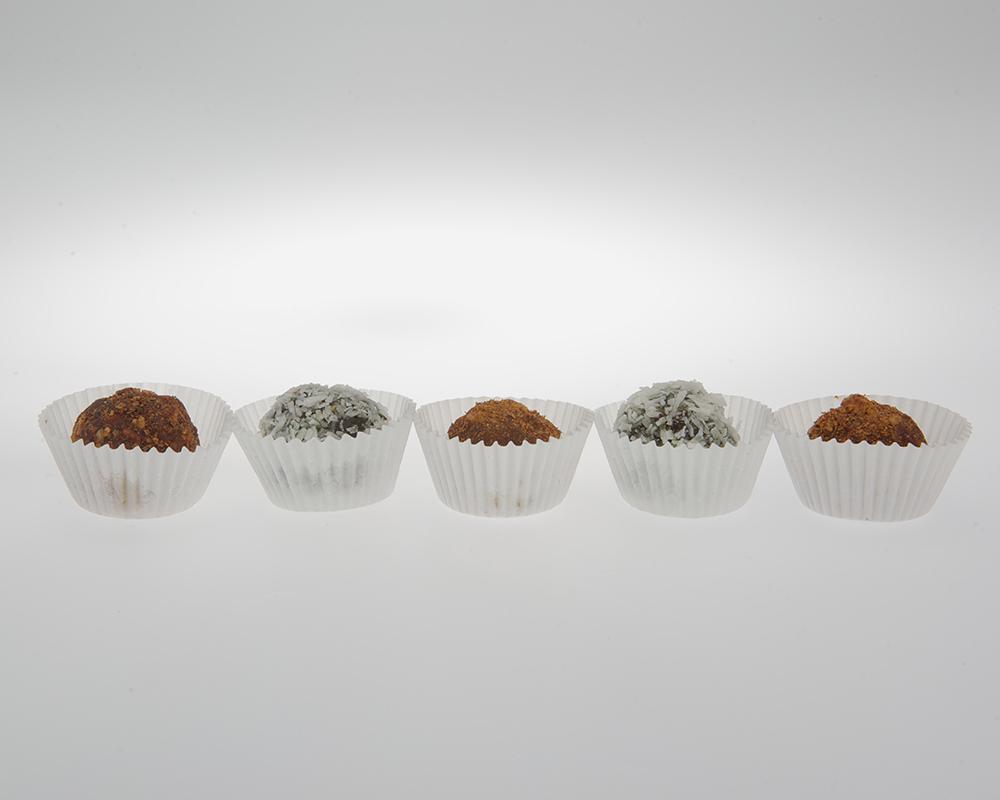 GrowingKitchen's tweet photo. We want to know your favorite: Spirulina-packed #ZoomBalls or goji berry-filled #GoChiBalls? #getmoving http://t.co/gKq7bflTWH