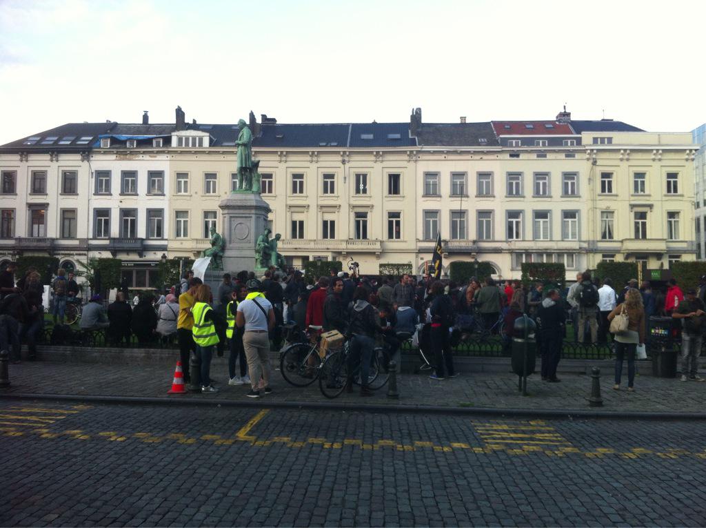 InternalVoices's tweet photo. #Refugees meeting happening right now on #PlaceLux. #refugeeswelcome http://t.co/PJOeFni1WM