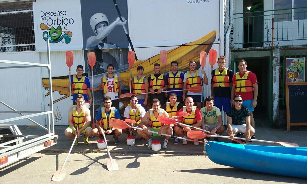 VeguellinaCF's tweet photo. El equipo Reg. Aficionado tiene jornada de convivencia, es importante disfrutar dentro y fuera del campo #vamosvegue http://t.co/3iT20GyD9q