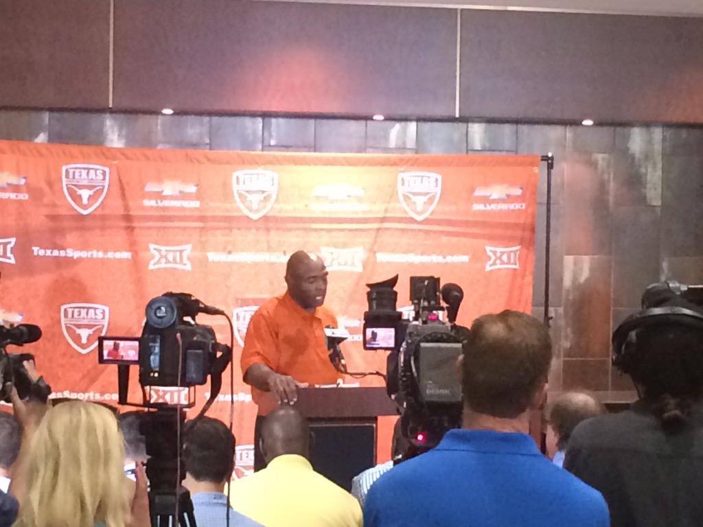 mikepirtleeng's tweet photo. Happy Monday from the Longhorn Football Press Conference. #1049theHorn #austinradionetwork #HookEm http://t.co/rC8DKNqd25