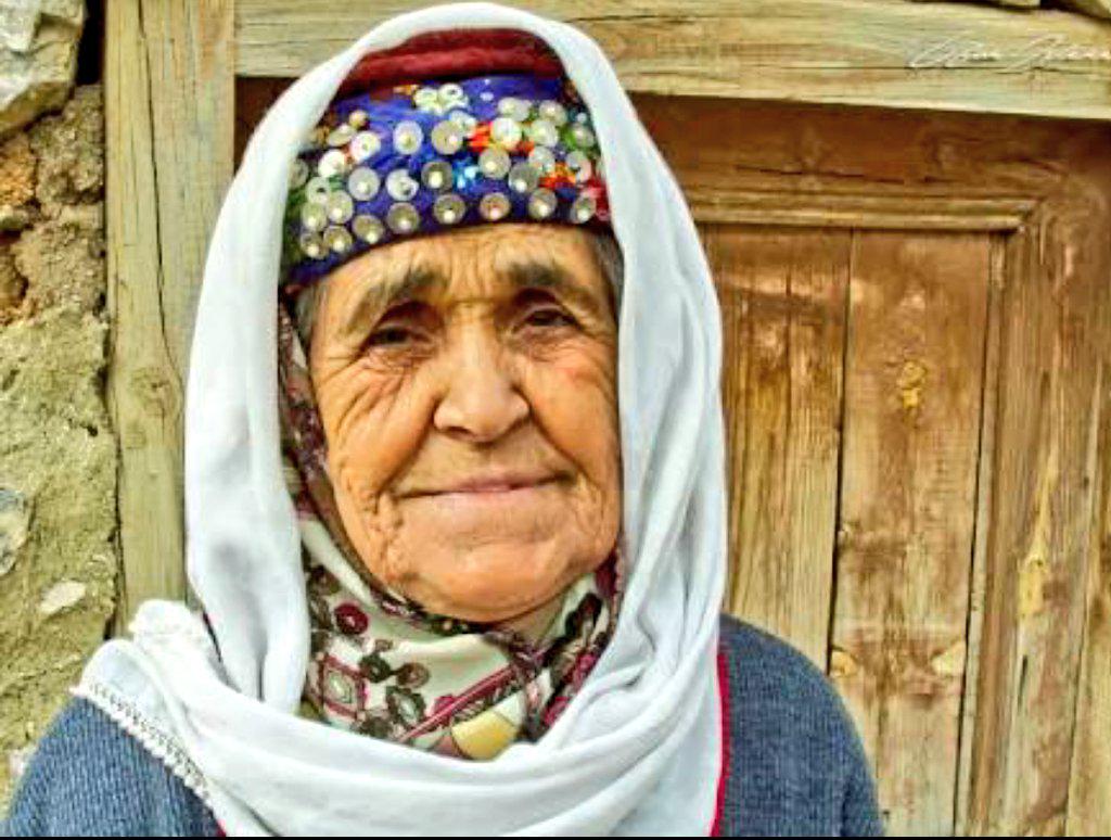 mavikapidernegi's tweet photo. Hepimiz bir anadan doğmadık mı? http://t.co/04YV1DvjED
