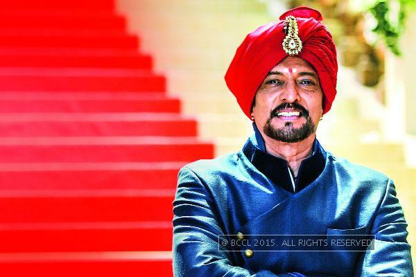 timesofindia's tweet photo. Nana Patekar gives aid to kin of farmers who committed suicide http://t.co/XzClelYXK4 via @TOIEntertain http://t.co/YJBL1RFyN2