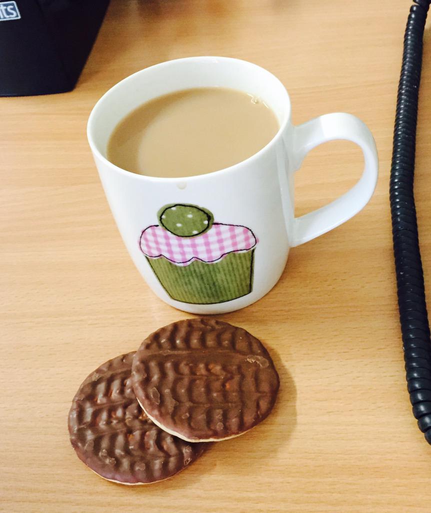 Annette_McBride's tweet photo. Refuelling ... It's Gona be a long evening #preholidayprep http://t.co/gJsmqeGx4B