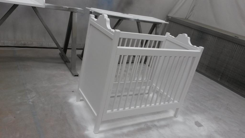 div meubels  gespoten