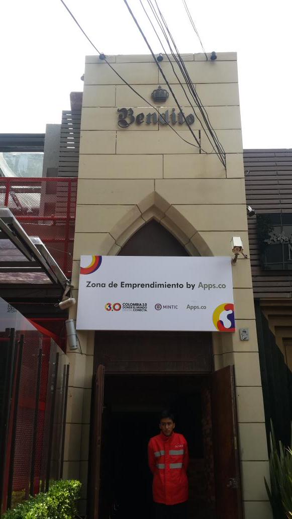 Col5punto0's tweet photo. Aquí algunos de nuestros puntos listos, todo está preparado para este #Col30 ¡Prográmate! http://t.co/ZEZ9cl9fgC http://t.co/9nR7ESLchf