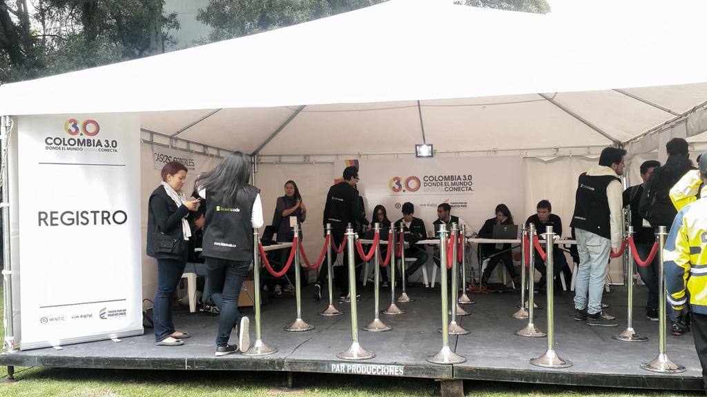 Col5punto0's tweet photo. Aquí algunos de nuestros puntos listos, todo está preparado para este #Col30 ¡Prográmate! http://t.co/ZEZ9cl9fgC http://t.co/9nR7ESLchf