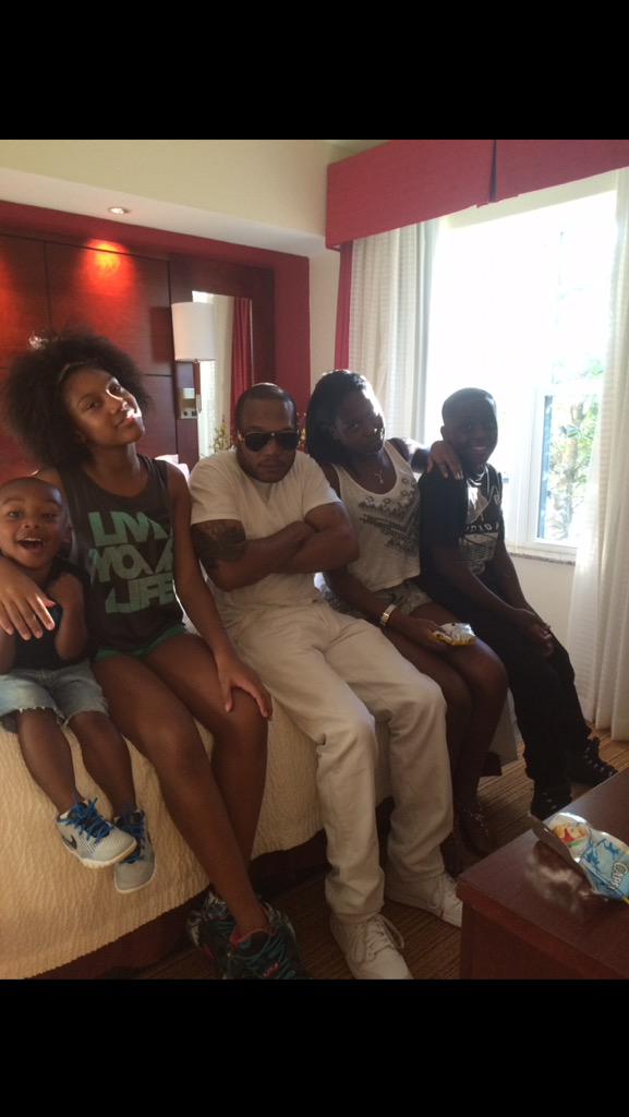 brthewriter's tweet photo. Me and my next generation family http://t.co/Oip8JzWtOh