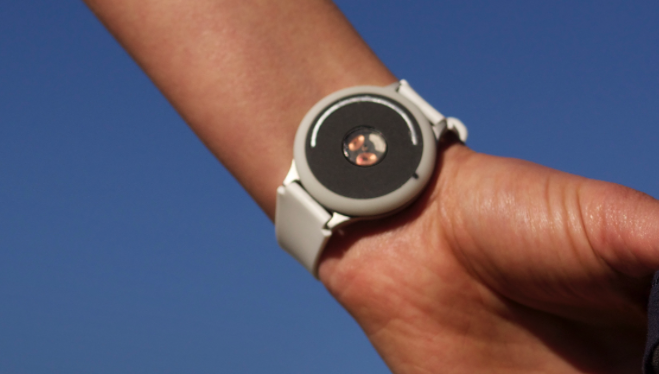PlayLabTv's tweet photo. #Wearable that appears to dial-up your mood. Could this promote more playfulness? http://t.co/fodqsQAdns @TTurquoise http://t.co/NOB54TM6Uk