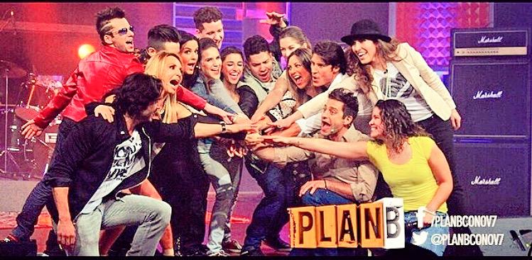 jacser's tweet photo. Muchas felicidades querido y admirado krnl! Te mereces eso y más! #discodeoro @oscarschwebel 😎👊🏼 #tantasbendiciones 👾 http://t.co/954A91CSvz
