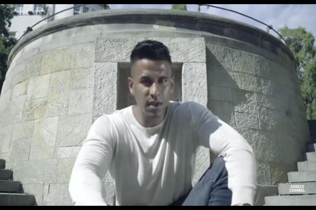UpnDownTv's tweet photo. Majoe feat. Philippe Heithier "Fallschirm" [Videopremiere]

http://t.co/z3RGEuM6RH http://t.co/8ytOs61Mnp
