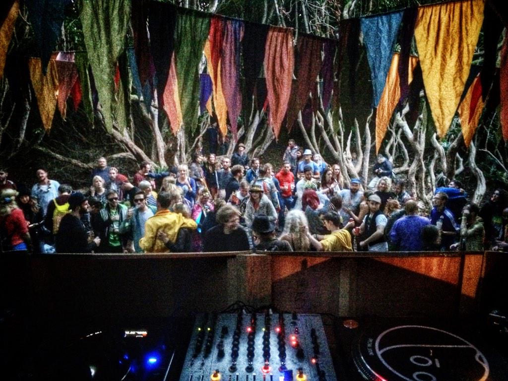 WeLightTheNite's tweet photo. View from the #dogon village for Dreems last track @festivalnumber6 on Saturday http://t.co/IEMNTBsuNY