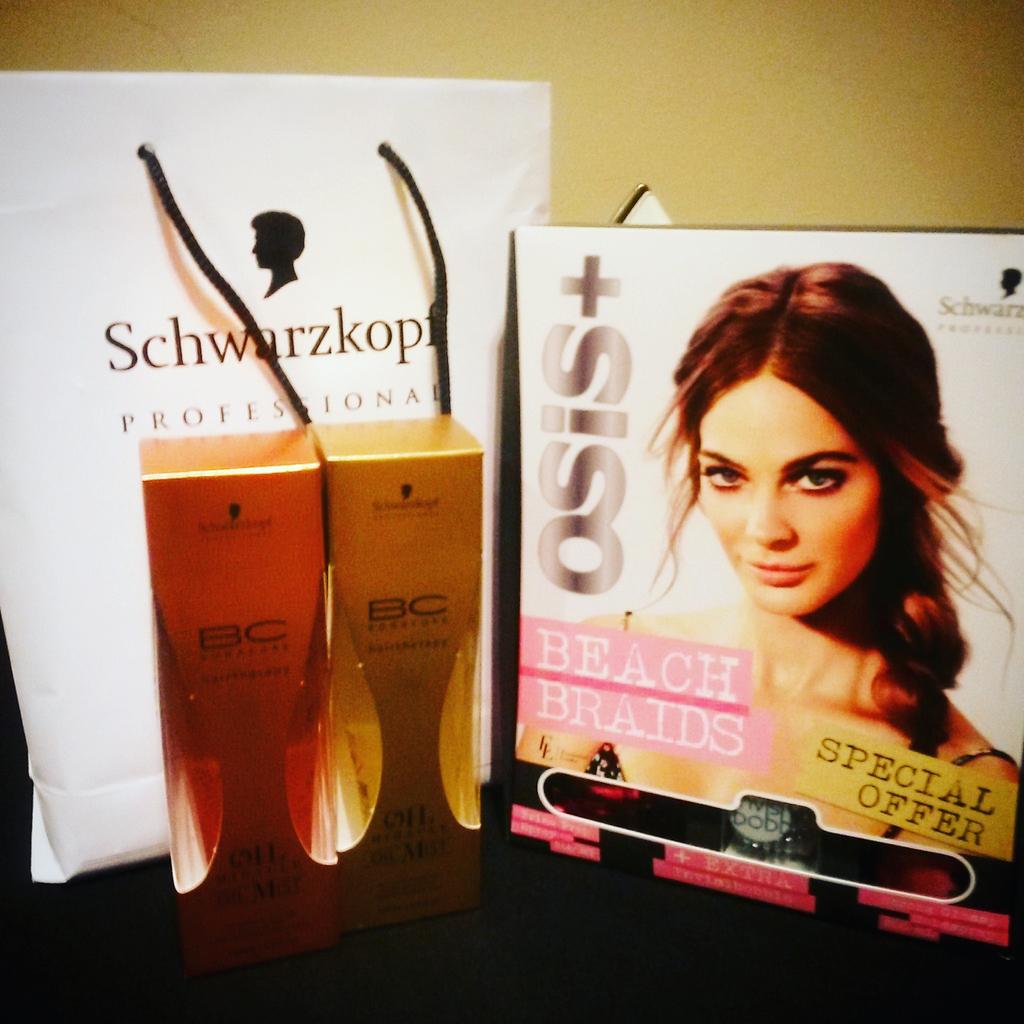 laurawisinger's tweet photo. @schwarzkopfpro @mahoganyhairuk #mahoganyopulencecollection
#hairtour
#londonmakeupartist http://t.co/GlTmQVGMDq