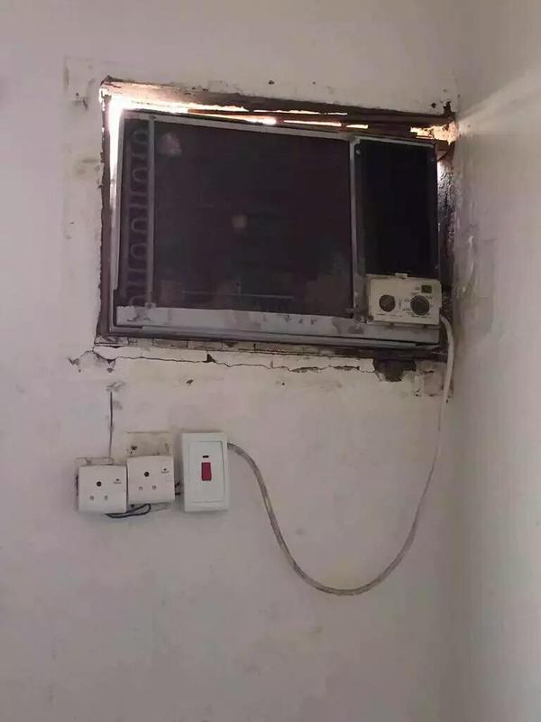 HashKsa's tweet photo. صور متداولة لـ #سقوط_مروحه_علي_طالبه بإحدى مدارس #الرياض وتشج رأسها.! http://t.co/mT9rrlMW2O