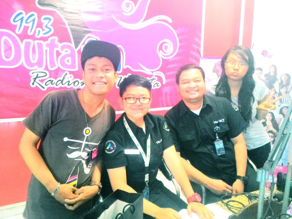adeputrabali_'s tweet photo. Haii🙋 Kakak Chantiekk @Sovi_cooL @PututUtuy @TRANS7 @ASAL_Trans7 Sangat Bangga Mengenal Orang Besar ini🙏🙏
Miss you😍😍😍 http://t.co/k7gp5cx4dY