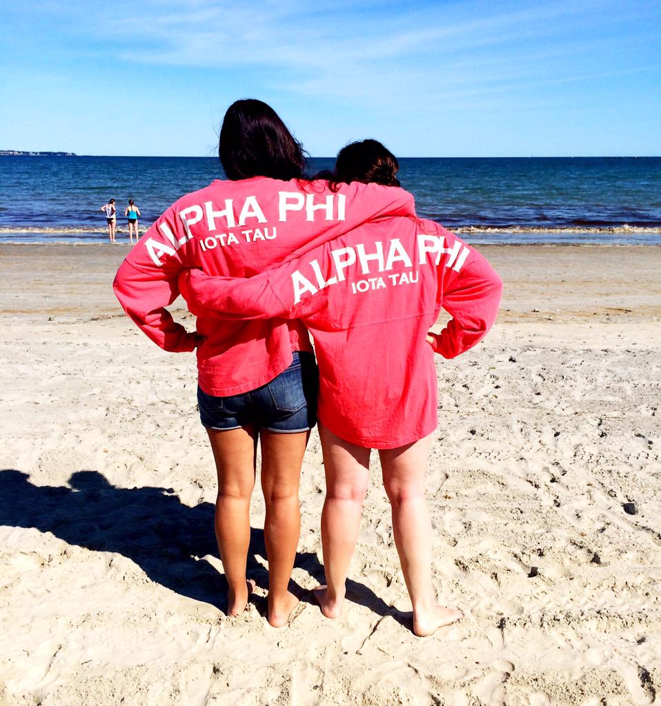 Happy Labor Day! Our sisters are spending the last few days of freedom before study card day relaxing on the beach 🌞